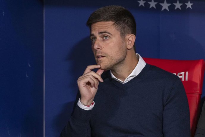 Archivo - El entrenador de CA Osasuna, Alessio Lisci, ante el Atlético de Madrid en el Riyadh Air Metropolitano.