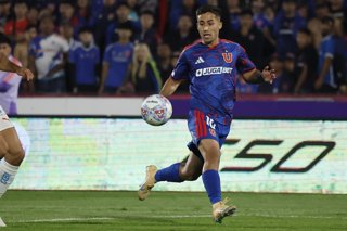 Futbol, Universidad de Chile vs Universidad Catolica. Fecha 11, Liga de Primera 2026. El jugador de Universidad de Chile Lucas Assadi es fotografiado durante el partido de la Liga de Primera contra Universidad Catolica disputado en el estadio Nacional de
