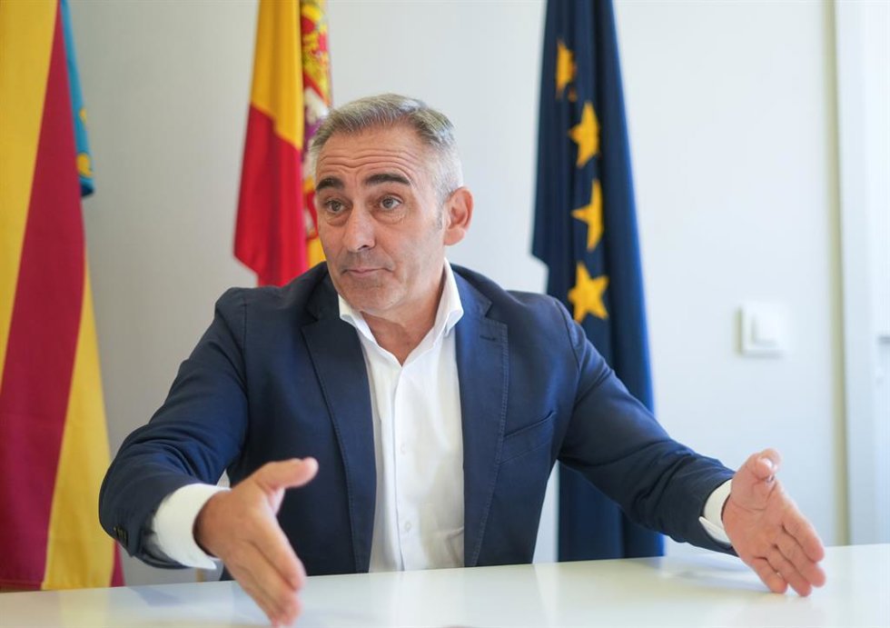 Archivo - El conseller de Agricultura de la Generalitat Valenciana, Miguel Barrachina, durante una entrevista para Europa Press