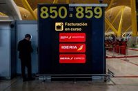 IAG lidera alzas de Ibex 35 y toca máximos desde el inicio del conflicto, respaldado por JP Morgan y Barclays
