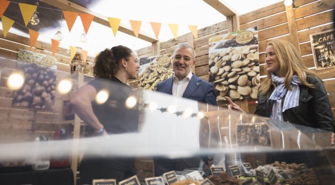 CollbonI visita la Fira del Comerç a la plaça Josep Antoni Coderch