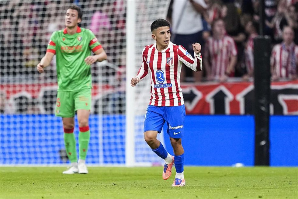 Archivo - El jugador del Atlético de Madrid Thiago Almada celebra el gol en el Riyadh Air Metropolitano.