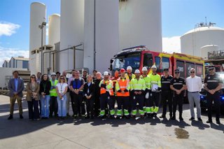 Imagen de los agentes de bomberos municipales que han participado en el simulacro.