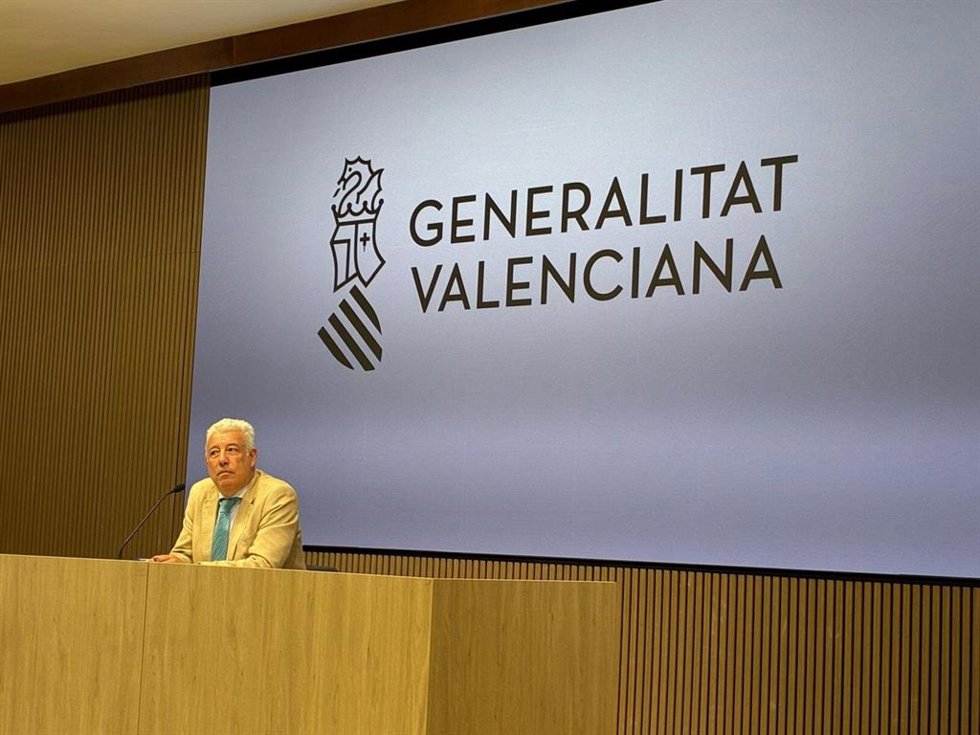 El secretario autonómico de Educación, Daniel McEvoy, comparece sober la huelga