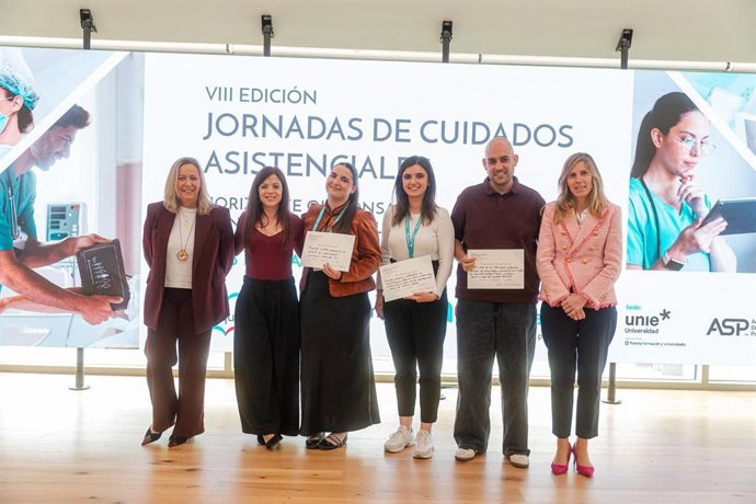 Los enfermeros son "quienes mejor entienden el equilibrio entre ciencia y humanidad", según una especialista
