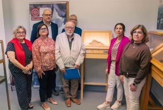 Acto de entrega y presentación de una pieza de cobre nativo para la UHU.