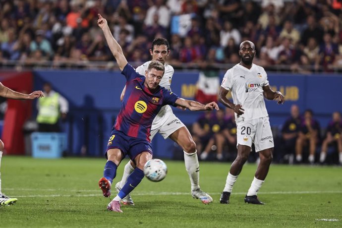 Archivo - Robert Lewandowski of FC Barcelona in action during the Spanish league, La Liga EA Sports, football match played between FC Barcelona and Valencia CF at Johan Cruyff stadium on September 14, 2025 in Barcelona, Spain.