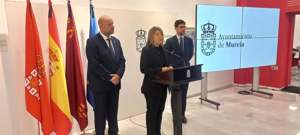 La alcaldesa de Cartagena, Noelia Arroyo, tras visitar la capilla ardiente de José Ballesta
