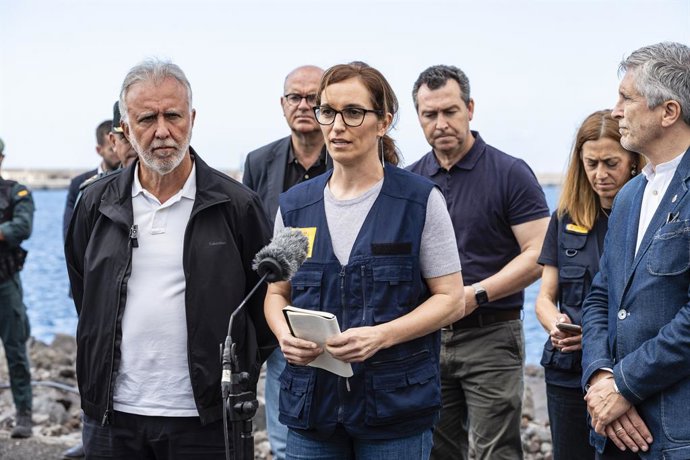 (da esquerda para a direita) O ministro da Política Territorial e da Memória Democrática, Ángel Víctor Torres; a ministra da Saúde, Mónica García, e o ministro do Interior, Fernando Grande-Marlaska, informam sobre a situação do navio de cruzeiro “MV Hondi