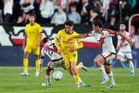 Stuani rescata al Girona en Vallecas y desciende al Oviedo