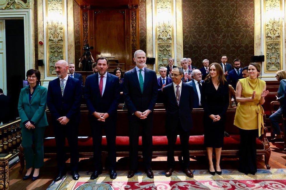 EE Rey preside el homenaje al profesor, diputado, jurista global y padre del derecho público económico, Gaspar Ariño Ortiz, organizado por la Real Academia de Doctores de España.