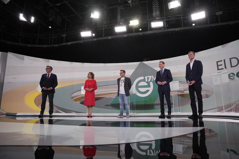 Los cinco candidatos a la Presidencia de la Junta de Andalucía en el inicio del debate electoral de cara al 17M celebrado en Canal Sur.