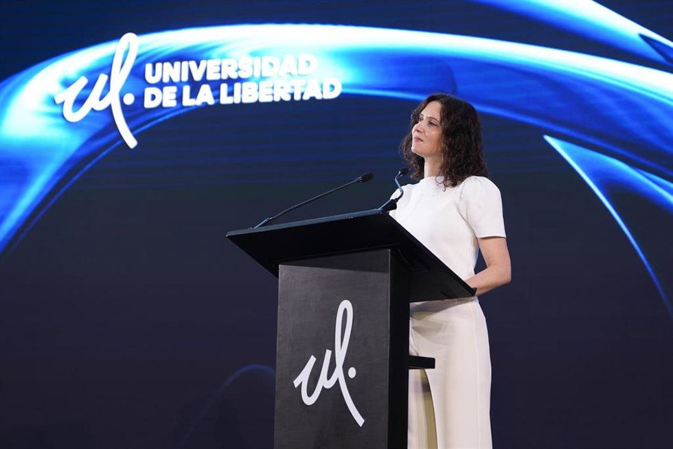 La presidenta de la Comunidad de Madrid, Isabel Díaz Ayuso, hoy, en el encuentro con jóvenes de la Universidad de la Libertad celebrado en la Univesidad de la Libertad de Ciudad de México.