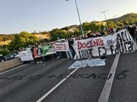 Tallats 3 trams de l'AP-7 a Sant Cugat i Montornès (Barcelona) per la manifestació de docents