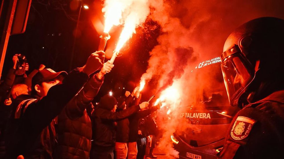 La foto 'Rostro en llamas', del talaverano Adrián Fernández, premiada por Policía Nacional