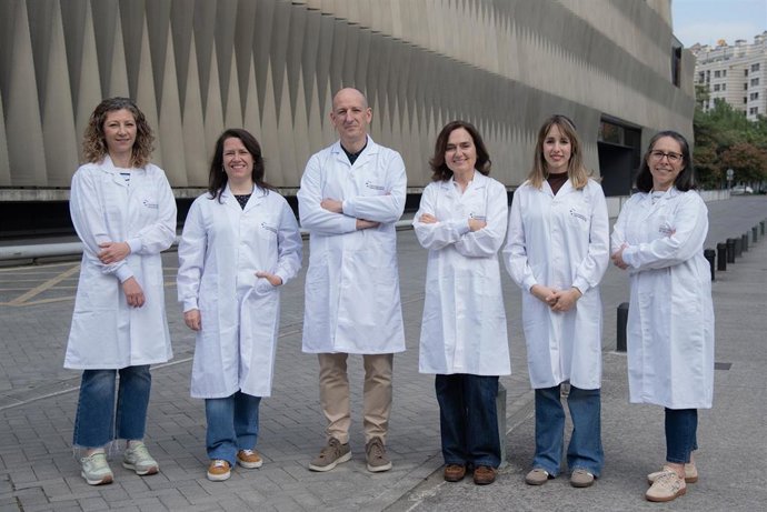 Profesionales implicados en el estudio de Navarrabiomed: Maite Echeverz, Begoña García, Iñigo Lasa, Cristina Solano, Nahiara Garmendia-Antoñana y Carmen Gil