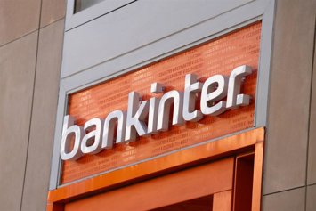 Archivo - Fachada del banco Bankinter.