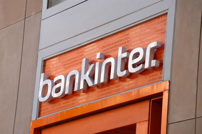 Archivo - Fachada del banco Bankinter.