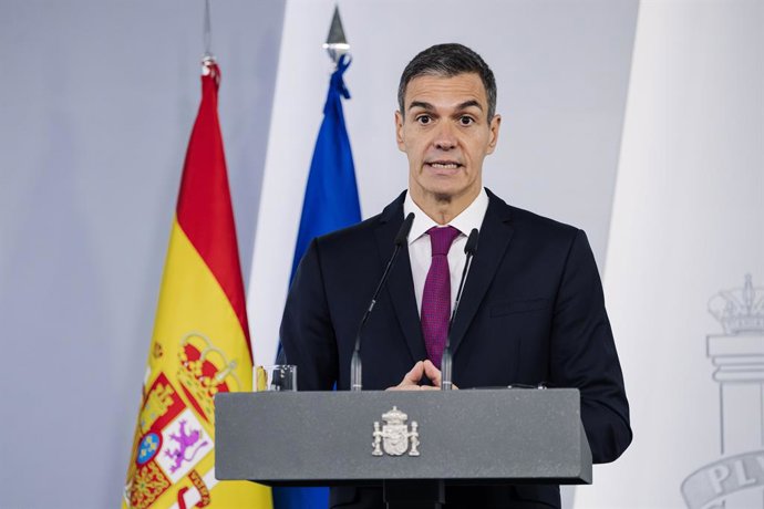 El presidente del Gobierno, Pedro Sánchez durante una rueda de prensa junto al director general de la Organización Mundial de la Salud (OMS), Tedros Adhanom, en el Palacio de la Moncloa, a 12 de mayo de 2026, en Madrid (España). El encuentro tiene el obje