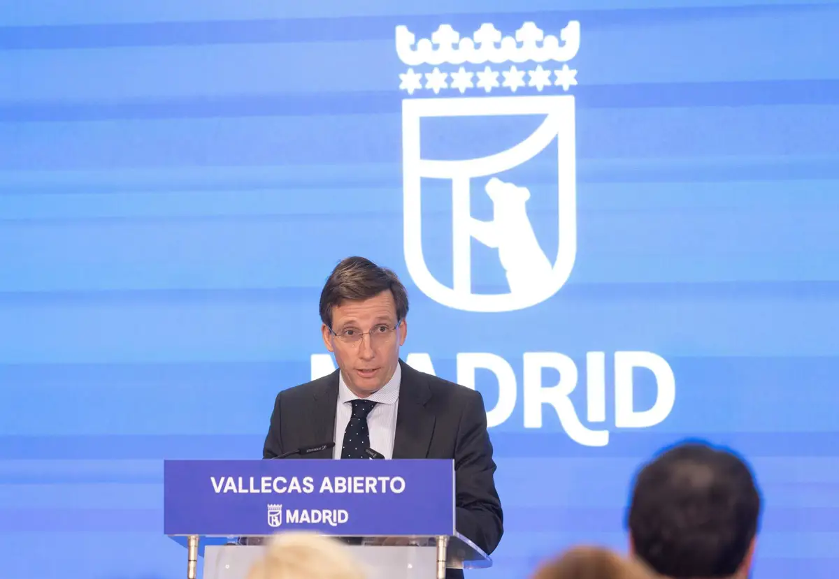 El alcalde de Madrid durante la presentación del proyecto de transformación del entorno del Puente de Vallecas, 11 de mayo de 2026