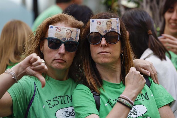 Profesores de la educación pública no universitaria durante una manifestación