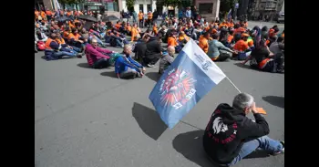 Autobuses de Tubos Reunidos llevan a la planta de Amurrio a trabajadores contrarios a la huelga indefinida