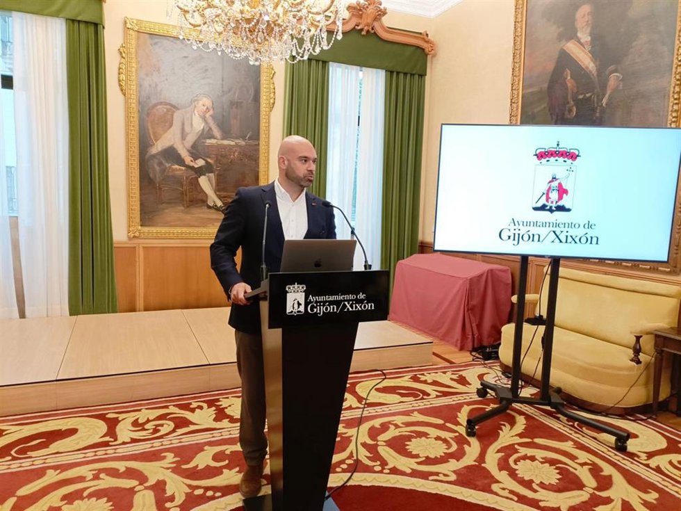El portavoz de la Junta de Gobierno de Gijón, Jesús Martínez Salvador, en rueda de prensa en el Consistorio gijonés.