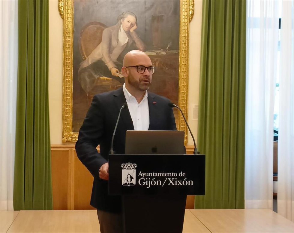 El portavoz del Gobierno de Gijón, Jesús Martínez Salvador, en rueda de prensa en el Consistorio gijonés.