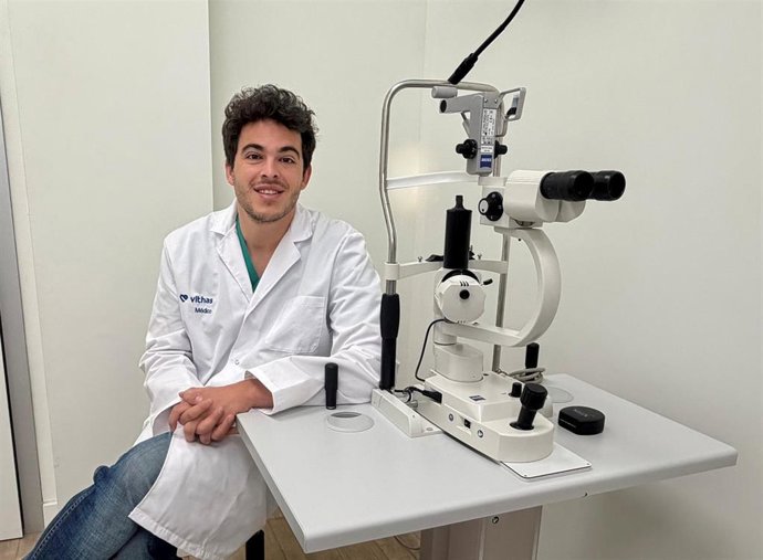 Francisco Zamorano, especialista en cirugía oculoplástica del Hospital Vithas Málaga