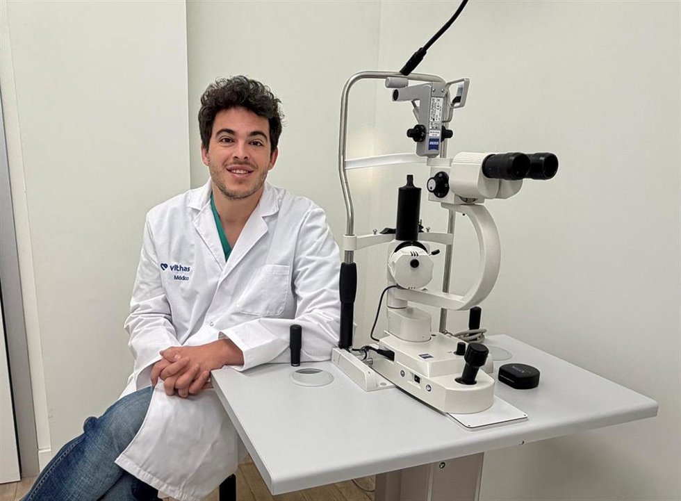 Francisco Zamorano, especialista en cirugía oculoplástica del Hospital Vithas Málaga