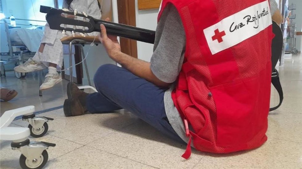 Cruz Roja Juventud impulsa el bienestar de la infancia hospitalizada en Castilla y León con más de 2.500 personas atendidas en 2025