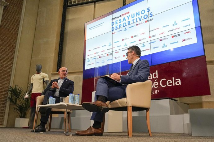Luis de la Fuente, técnico da seleção espanhola, durante o evento “Desayunos Deportivos Europa Press com Luis de la Fuente” na Universidade Camilo José Cela, em 12 de maio de 2026, em Madri, Espanha.