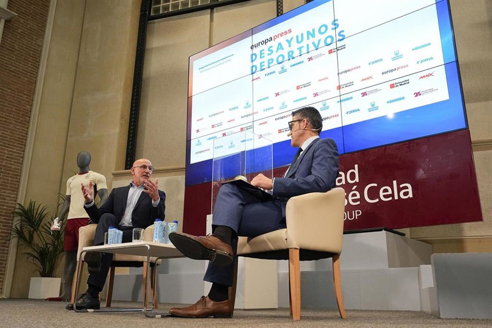 Luis de la Fuente durante los Desayunos Deportivos de Europa Press