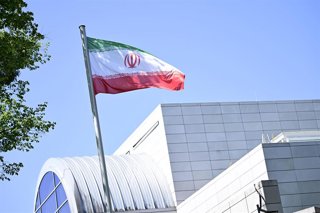 Archivo - Bandera de Irán en la Embajada iraní en la capital de Alemania, Berlín (archivo)
