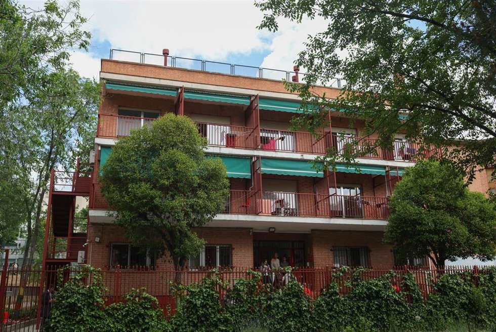Exterior del Centro de Emergencia y Atención Integral 24 horas (CEDIA), a 12 de mayo de 2026, en Madrid (España). La visita, organizada por el Arzobispado de Madrid en el marco de la visita que realizará el Papa en junio, tiene el objetivo de mostrar a lo