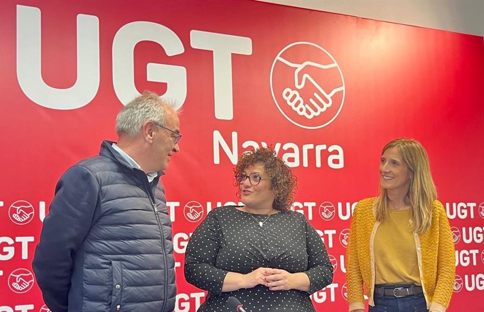 La secretaria confederal de Salud Laboral de UGT, Patricia Ruiz, junto con el secretario general de UGT de Navarra, Lorenzo Ríos.