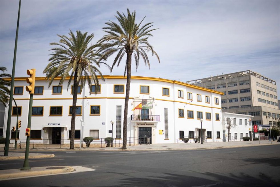Imagen de la fachada de la Capitanía Marítima, cuyo edificio acoge en un lateral el Servicio Marítimo provincial de la Guardia Civil de Huelva.
