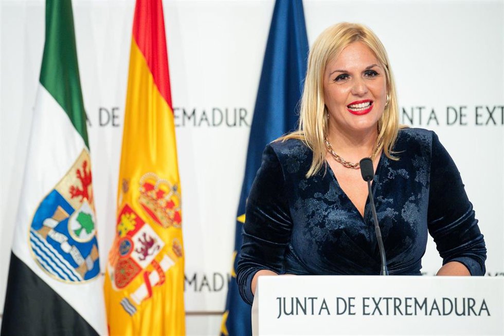 La portavoz de la Junta de Extremadura, Elena Manzano, en rueda de prensa tras el Consejo de Gobierno autonómico