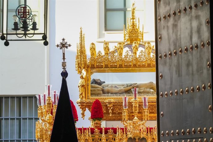 Archivo - Salida del Santo Entierro en el Sábado Santo de la pasada Semana Santa.  