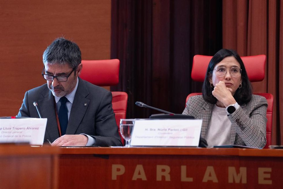 Archivo - La consellera de Interior de la Generalitat, Núria Parlon, y el director general de Mossos, Josep Lluís Trapero, comparecen en la Comisión de Interior, en el Parlament de Catalunya, a 5 de febrero de 2025, en Barcelona, Catalunya (España).