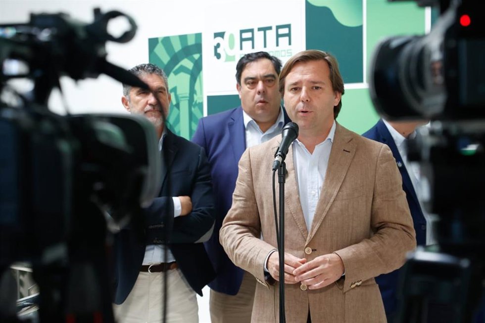 El director de campaña del PP-A, Antonio Repullo, atiende a los medios en Córdoba.