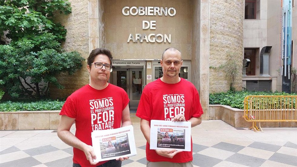 Los representantes de la Federación de Enseñanza de CCOO Aragón Andrés Mingueza y Alfonso Alegre.