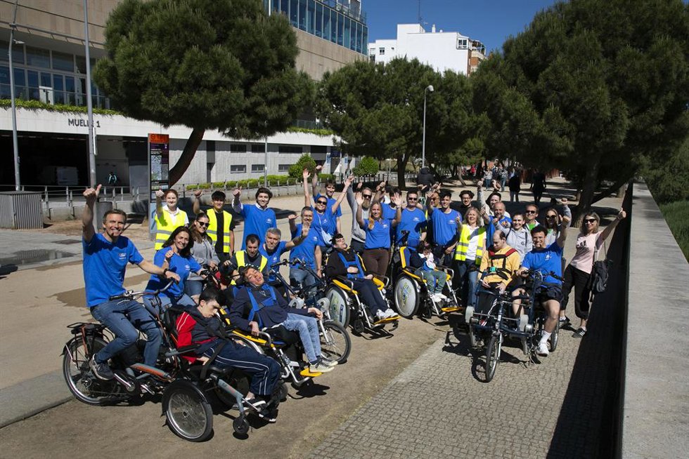 Empleados de Ford España apoyan proyectos sociales en Madrid y Valencia con la 'Vibrant Volunteer Week'