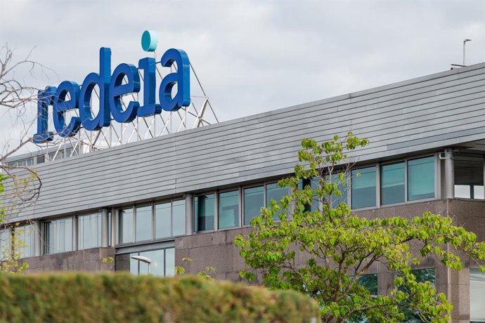 Archivo - Exterior de la sede de Redeia, a 3 de mayo de 2025, en Madrid (España). Redeia (Red Eléctrica Corporación), una empresa española que opera como gestor global de infraestructuras esenciales de electricidad y telecomunicaciones, tanto en España co