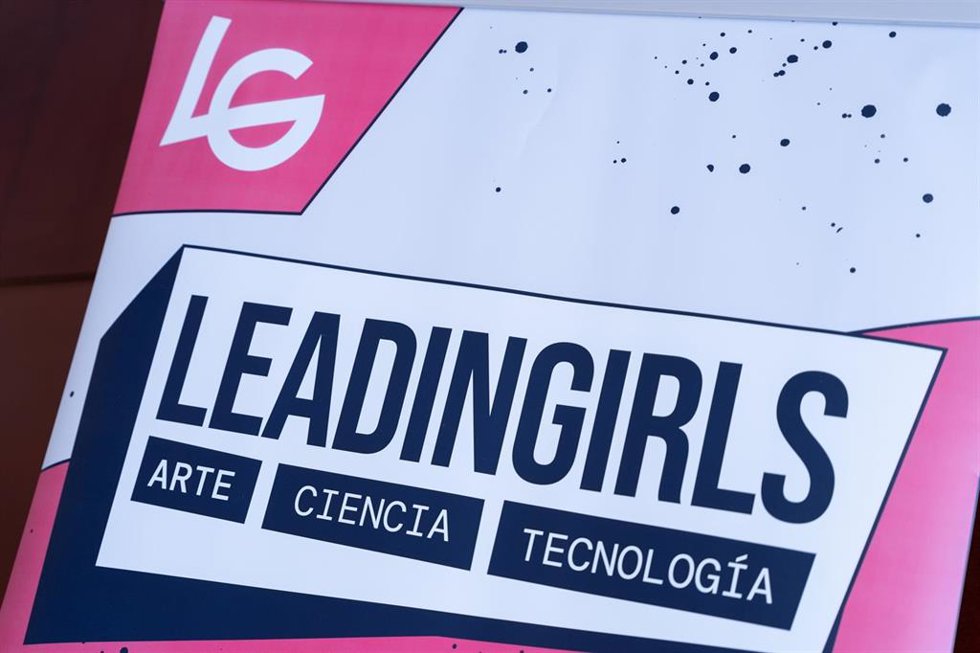 Archivo - Cartel de Leadingirls en una imagen de archivo. 