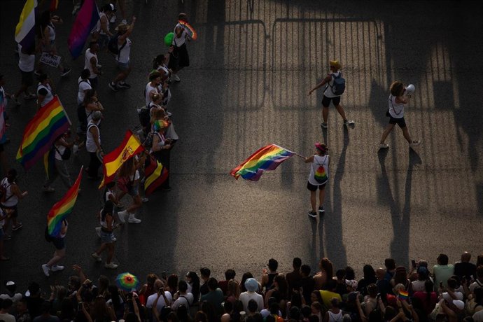 Archivo - Ambiente en las calles de Madrid durante la manifestación estatal del Orgullo LGTBI+ 2025, a 5 de julio de 2025, en Madrid (España). 
