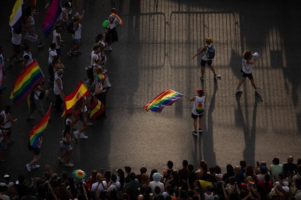 Archivo - Ambiente en las calles de Madrid durante la manifestación estatal del Orgullo LGTBI+ 2025, a 5 de julio de 2025, en Madrid (España).