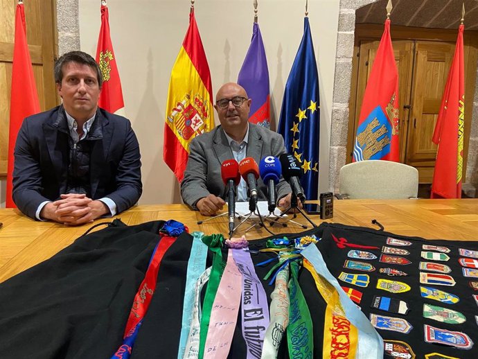 Carlos Hernández Guío (i) y Carlos López, durante la presentación del certamen.