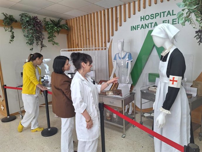 Exposición 'Una mirada al pasado' sobre la Enfermería, en el Hospital Infanta Elena de Huelva.