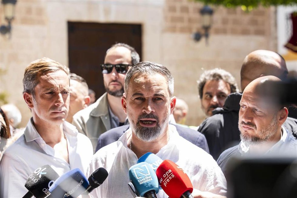 El presidente de Vox, Santiago Abascal, en una atención a los medios.